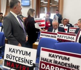 Bütçe görüşmelerinde CHP ve DEM milletvekillerinden kayyum protestosu: ‘Kayyum değil sandık temizler’