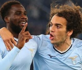 Cagliari 9 kişi kaldı: Lazio 3 puanı 2 golle aldı!