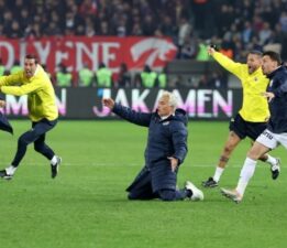 Cenk Tosun’dan Jose Mourinho paylaşımı: ‘Premier Lig’deki gibi değil’