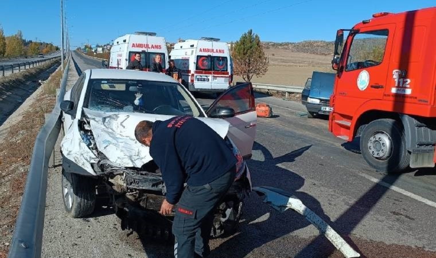 Çorum’da iki otomobil birbirine girdi… Yaralılar var!