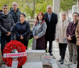 Cumhuriyet Vakfı Kurucusu Berin Nadi ölümünün 23. yılında mezarı başında anıldı