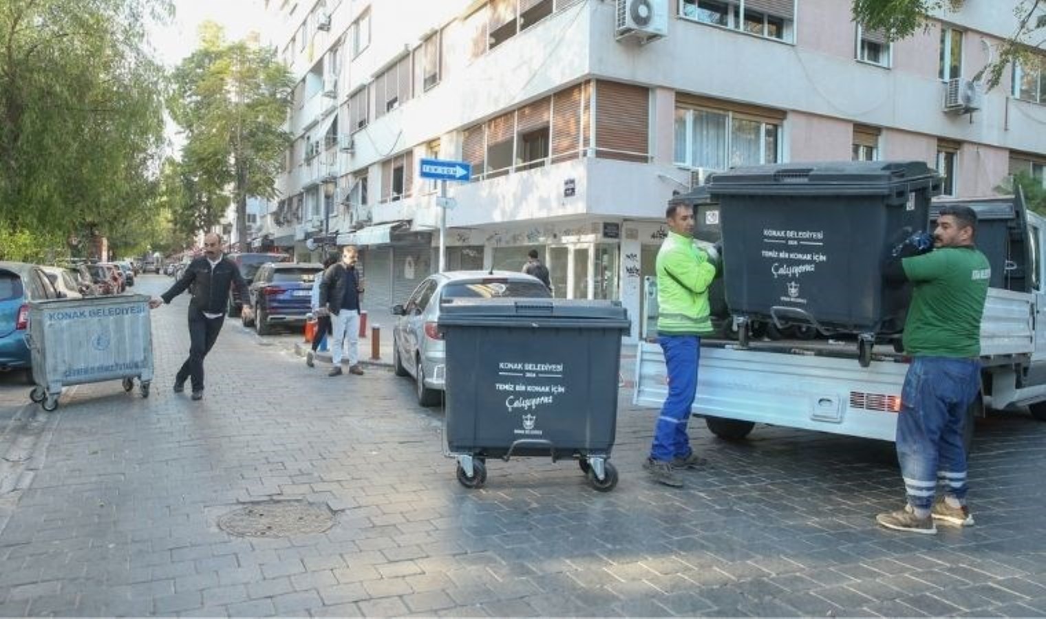 Daha temiz bir Konak için konteyner harekatı