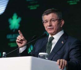 Davutoğlu’ndan ‘kayyum’ tepkisi: Siz ne yapmak istiyorsunuz Allah aşkına?