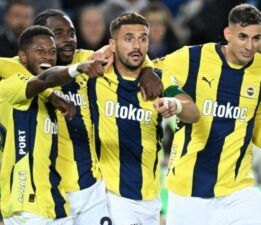 Dev maçta kazanan Fenerbahçe: Trabzonspor 2-3 Fenerbahçe