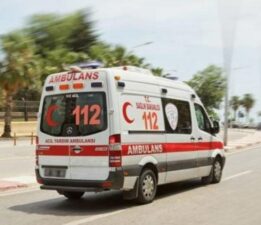 Edirne’de hasta nakli yapan ambulans kaza yaptı: Yaralılar var!