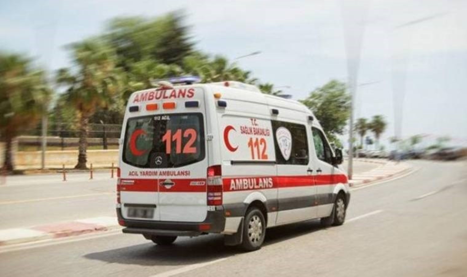 Edirne’de hasta nakli yapan ambulans kaza yaptı: Yaralılar var!