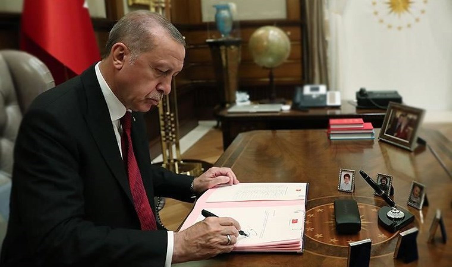 Erdoğan’ın görevden alma ve atama kararları Resmi Gazete’de yayımlandı