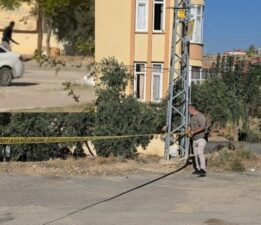 Erkek şiddeti durmuyor… Barışma teklifini kabul etmeyen kadını av tüfeği ile vurdu!