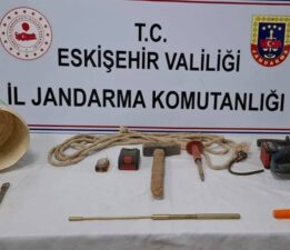 Eskişehir’de kaçak kazı yapan 2 şüpheliye suçüstü