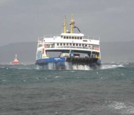 Fırtına tehlikesi: Bazı feribot seferleri iptal edildi