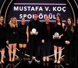 Golbol Kadın Milli Takımı ve milli yüzücü Kuzey Tunçelli, 2024 Mustafa V. Koç Spor Ödülü’nün sahibi oldu