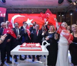 İş insanları Cumhuriyet Balosu’nda buluştu