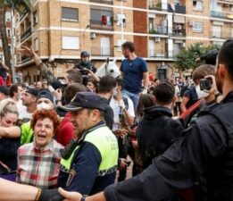 İspanya’da sel felaketi: Afetzedeler, hükümeti protesto etti