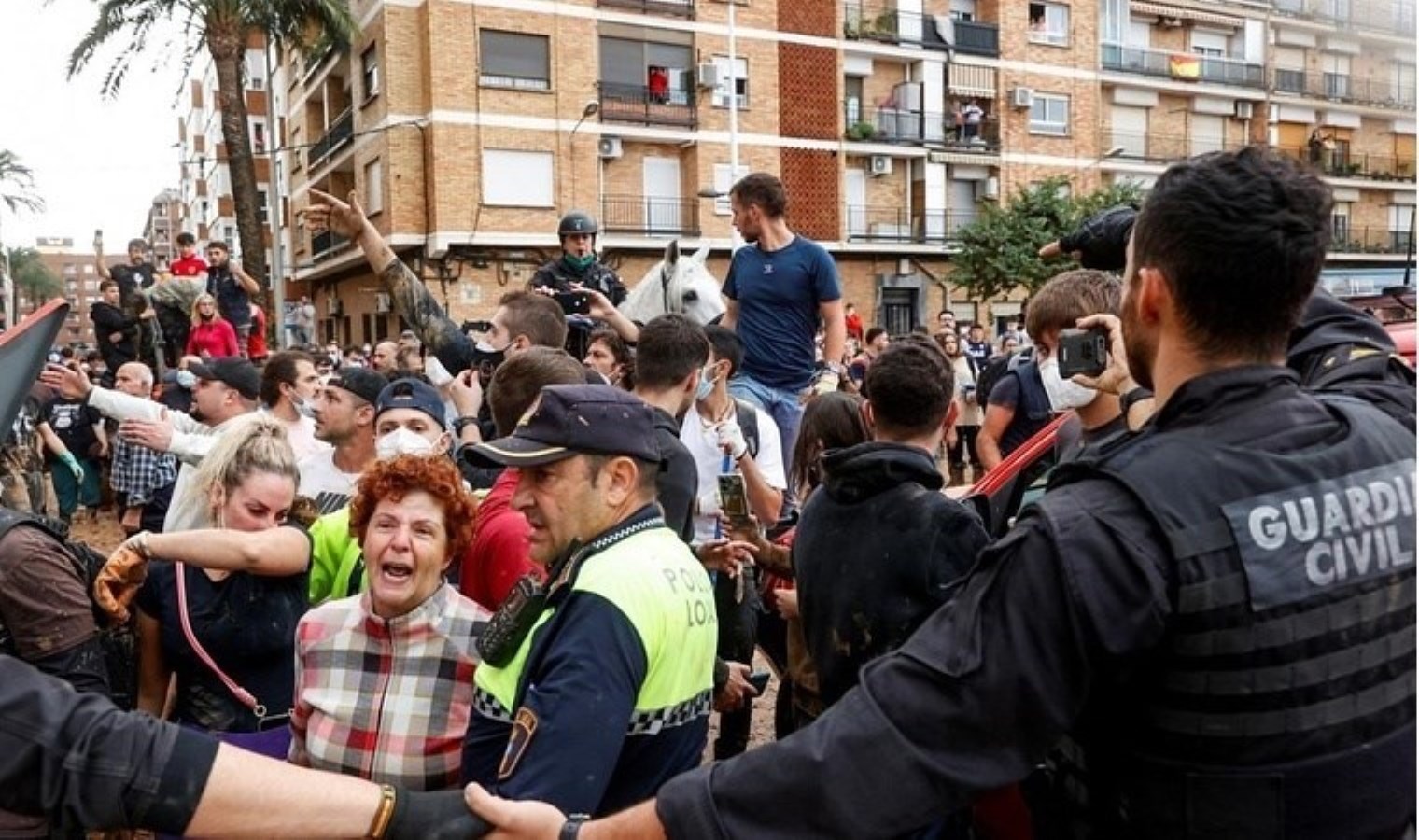 İspanya’da sel felaketi: Afetzedeler, hükümeti protesto etti