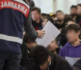 İzmir’de 18 kaçak göçmen yakalandı: 113 kaçak göçmen kurtarıldı