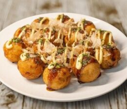 Japon mutfağının en sevilen sokak lezzeti: Çıtır çıtır takoyaki tarifi