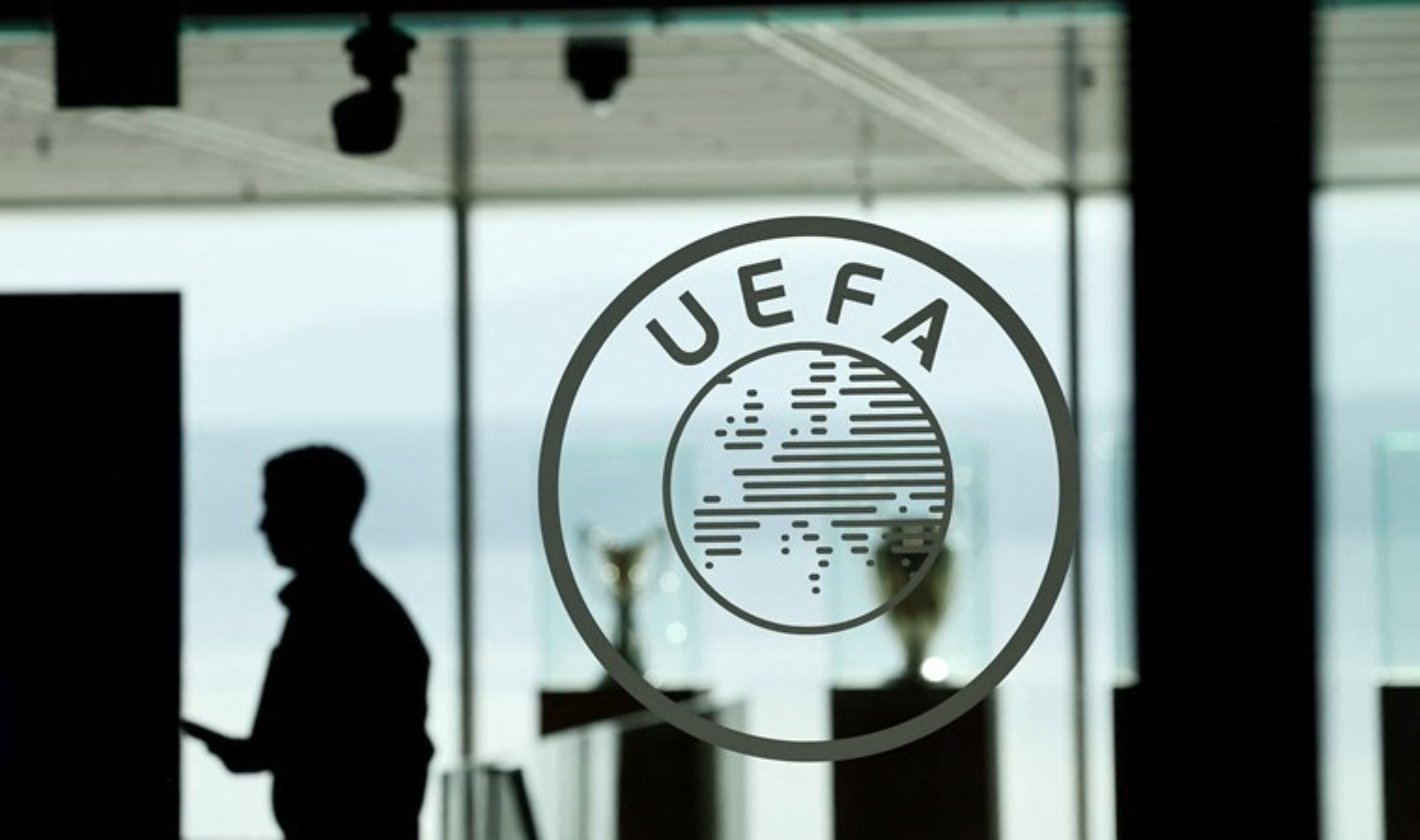 Kopenhag maçında küfürlü pankart açılmıştı: UEFA, Başakşehir’den özür diledi