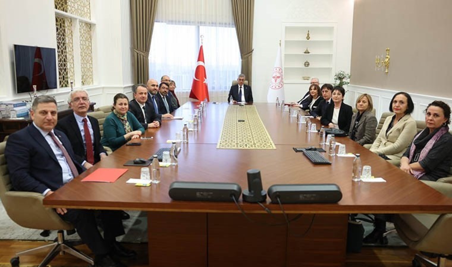 Sağlık Bakanı Kemal Memişoğlu, Yenidoğan Yoğun Bakım Komisyon üyeleri ile görüştü