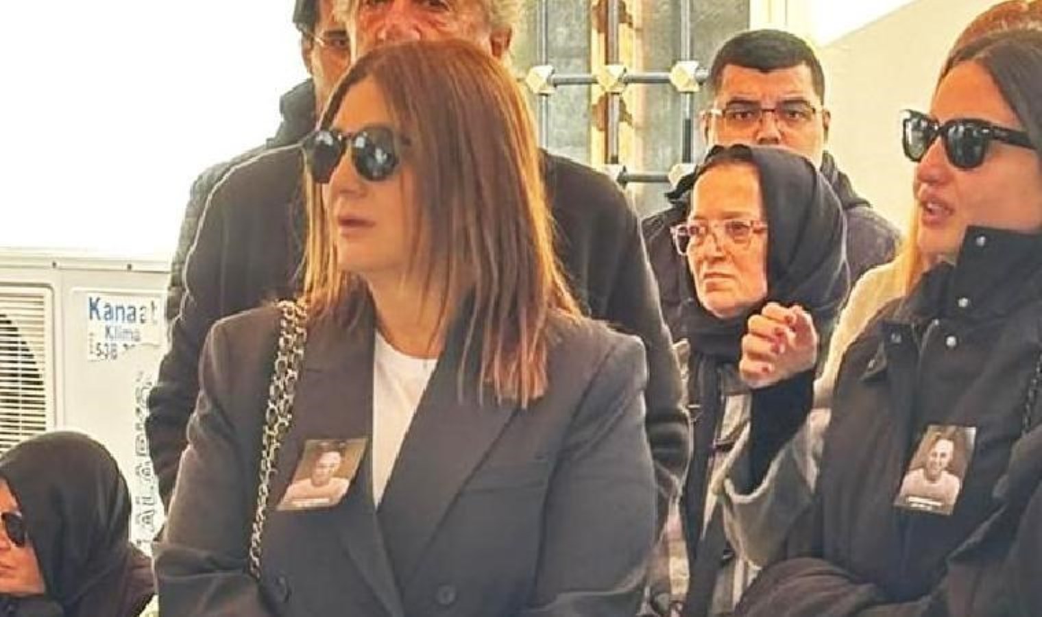 Sibel Can ve kızı Melisa, Cengizhan Sabuncu’nun cenazesinde gözyaşlarına boğuldu