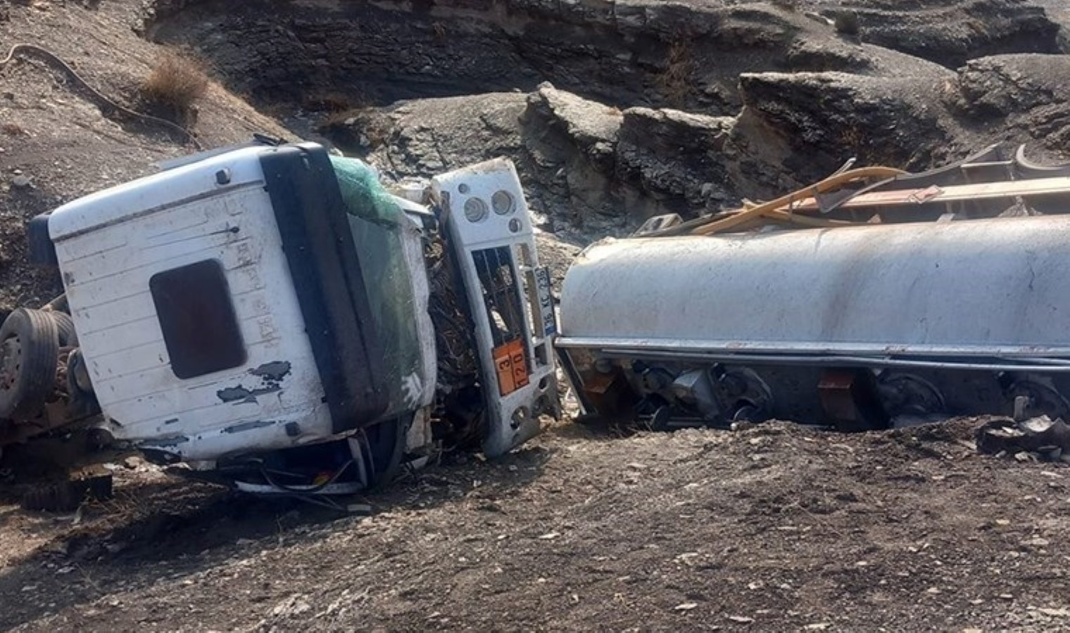 Şırnak’ta akaryakıt tankeri devrildi: 1 yaralı