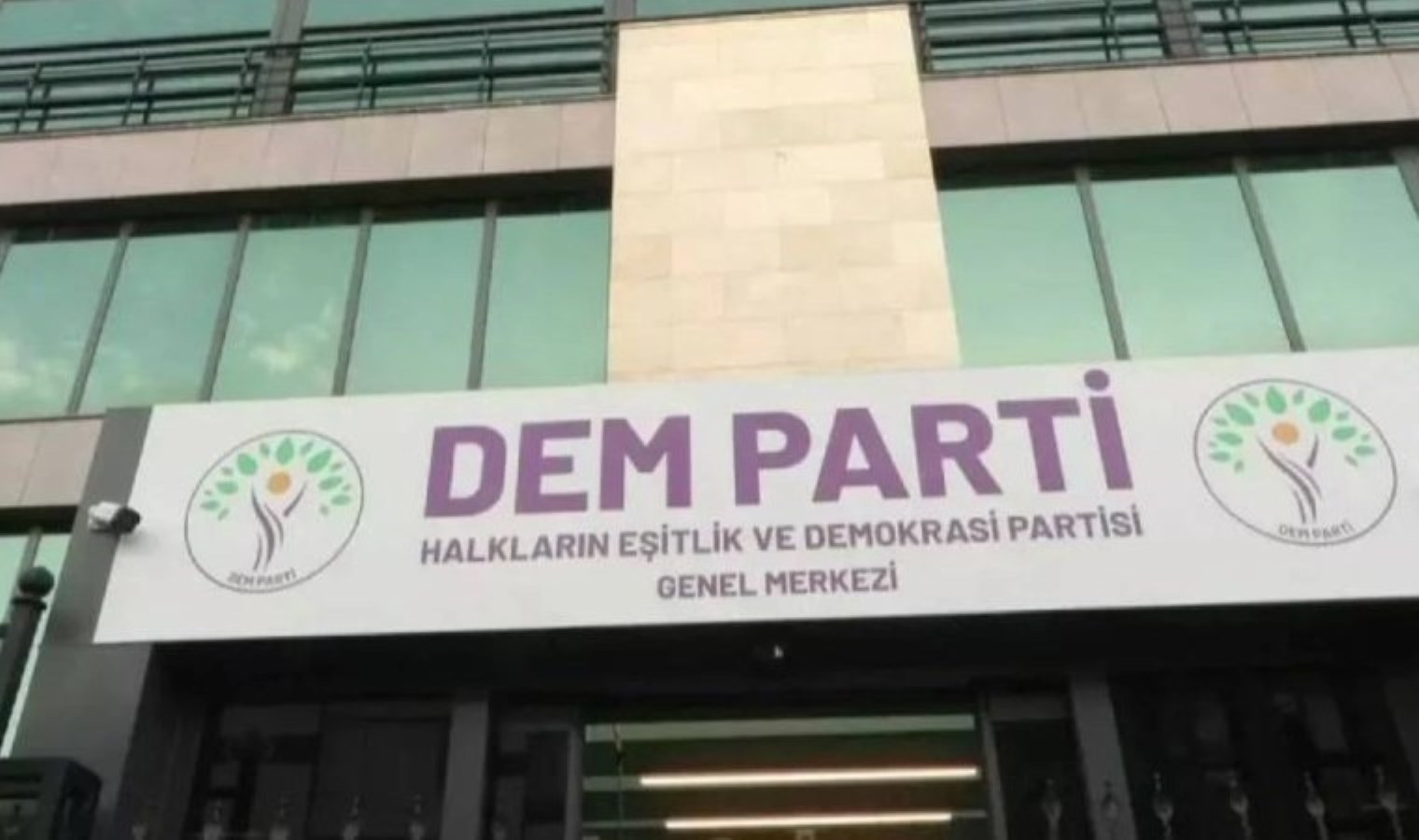 Son Dakika… 3 belediyeye kayyum atandı… DEM Parti’den ilk açıklama: ‘Çözüm beklerken tuzak kuruldu’