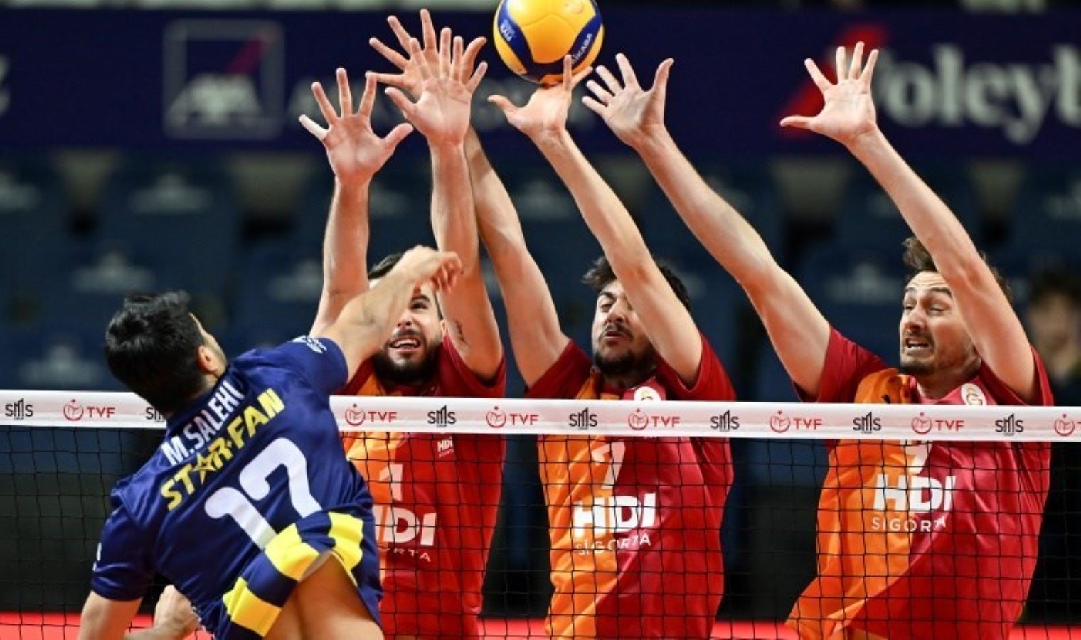 Voleybol derbisinde kazanan Fenerbahçe Medicana!