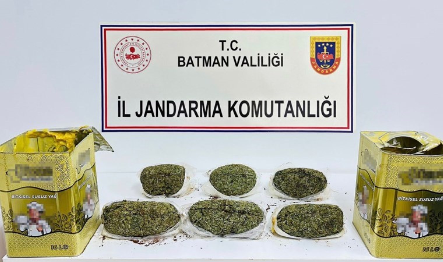 Yağ tenekeleri içinde 5 kilo 800 gram ‘kubar esrar’ ele geçirildi