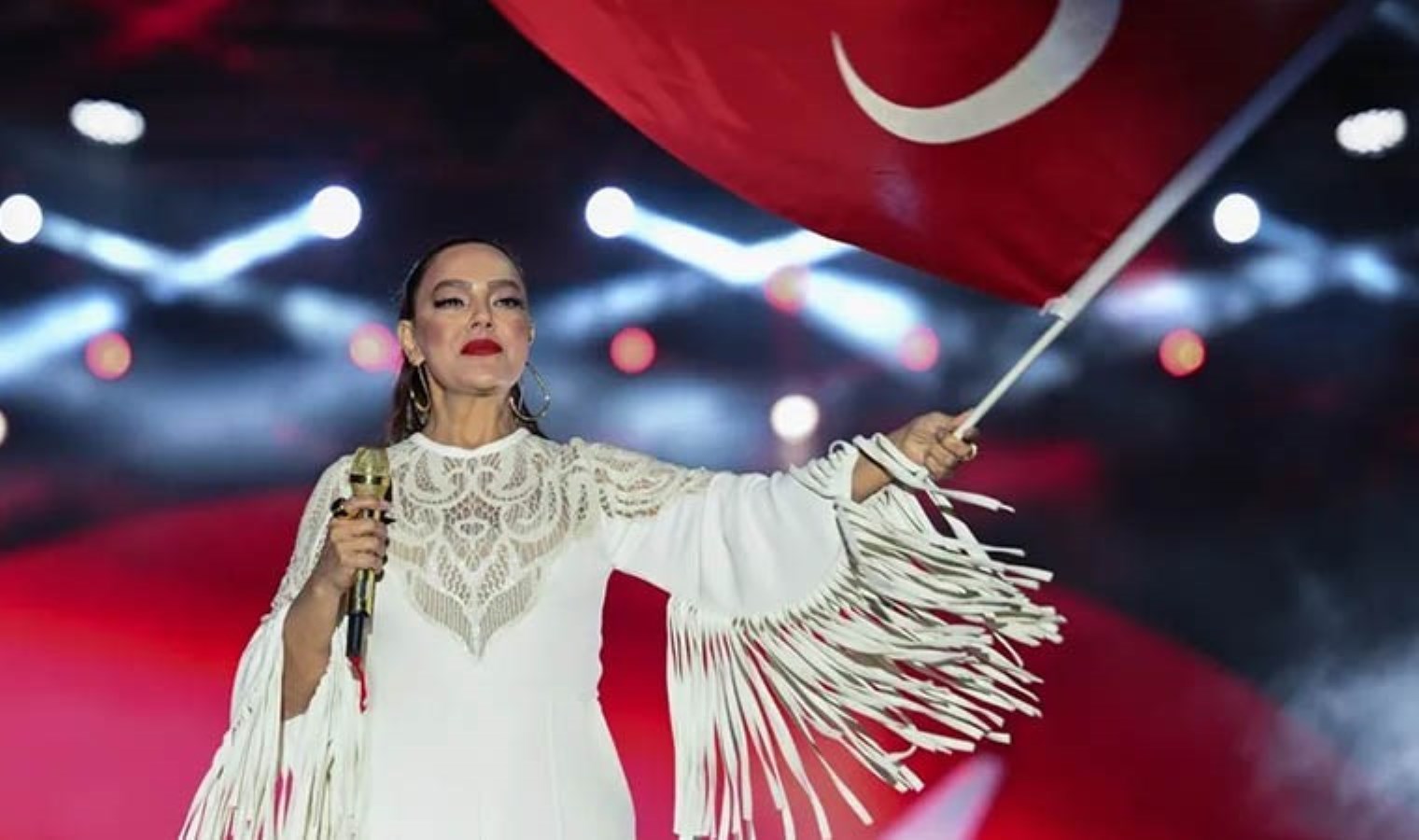 ABB ‘Ebru Gündeş konserinin’ maliyetini açıkladı: ‘Net rakam 69 milyon lira değil…’