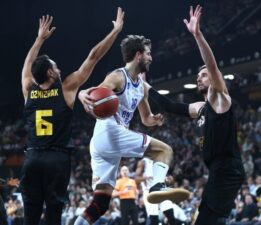 Anadolu Efes, Mersin Spor’u farklı mağlup etti