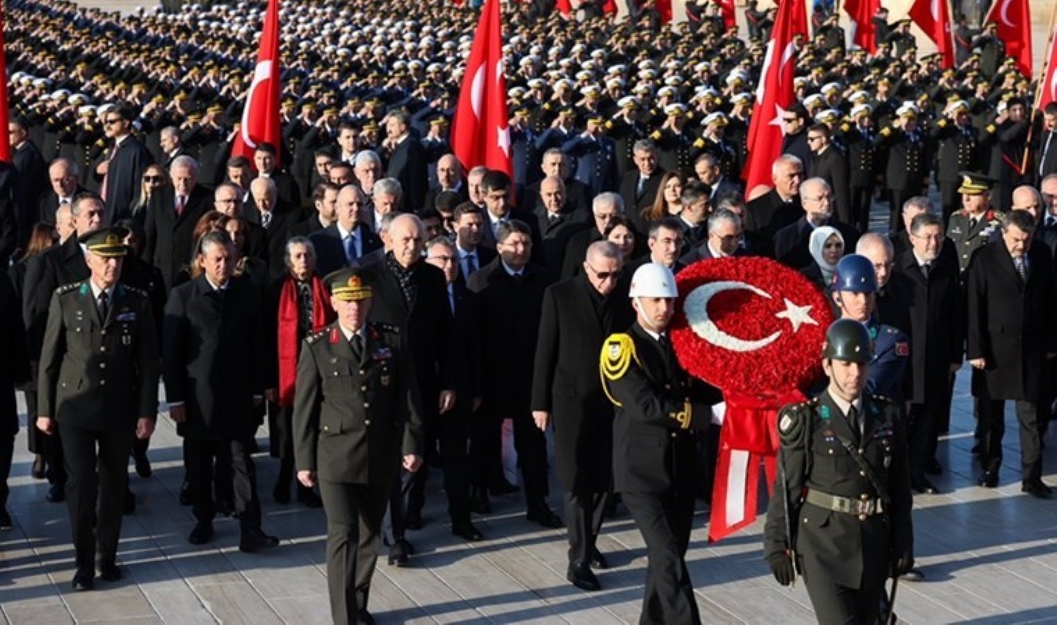 Anıtkabir’de yine o görüntüler: ‘Reis’ sloganlarıyla bağırıp çağırdılar