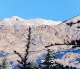 Antalya’nın Kaş ilçesinde yüksek kesimlere kar yağdı