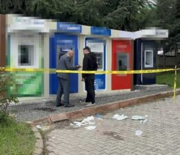 ATM’de silahlı saldırı: İşlem yaparken boynundan tabancayla vuruldu!