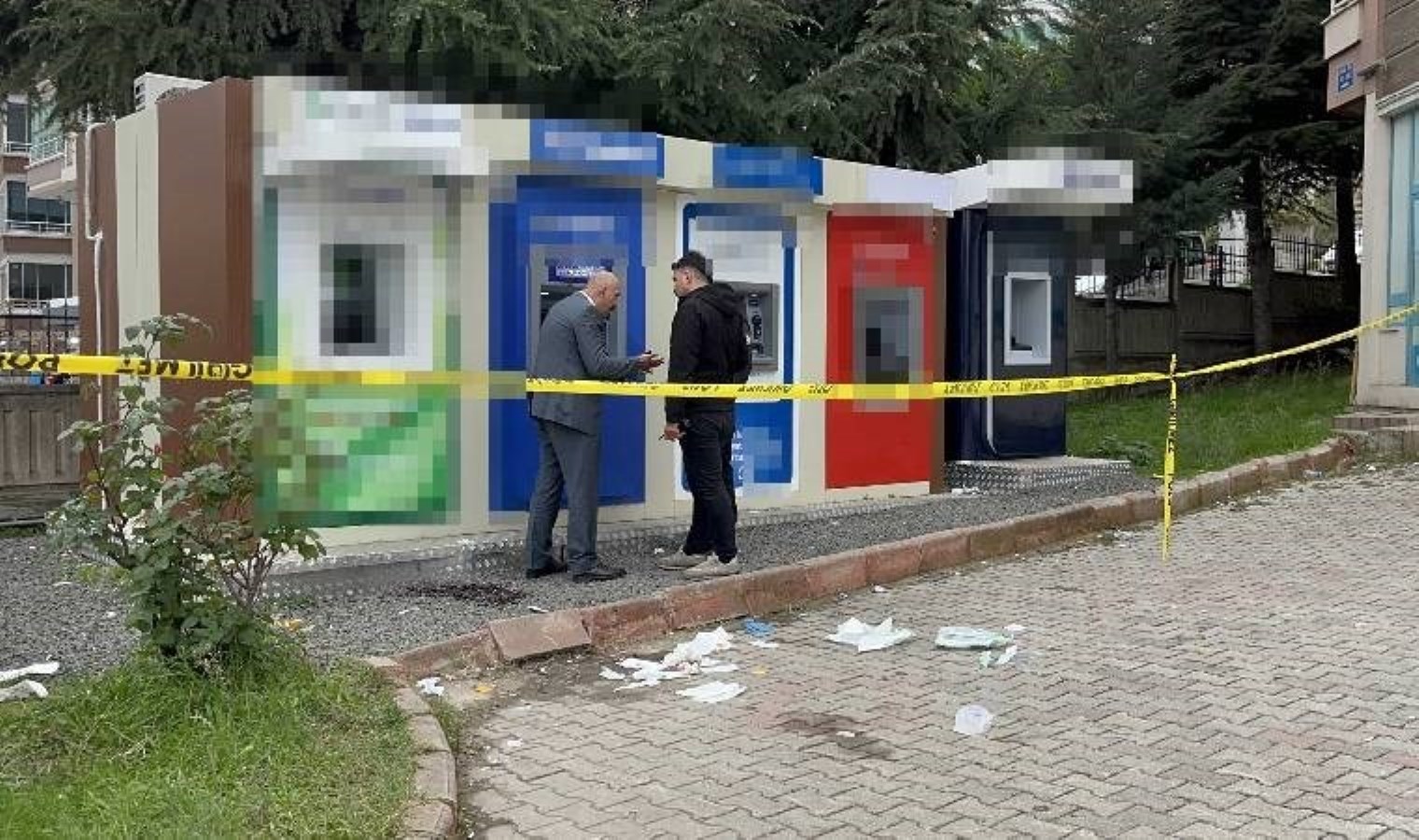 ATM’de silahlı saldırı: İşlem yaparken boynundan tabancayla vuruldu!