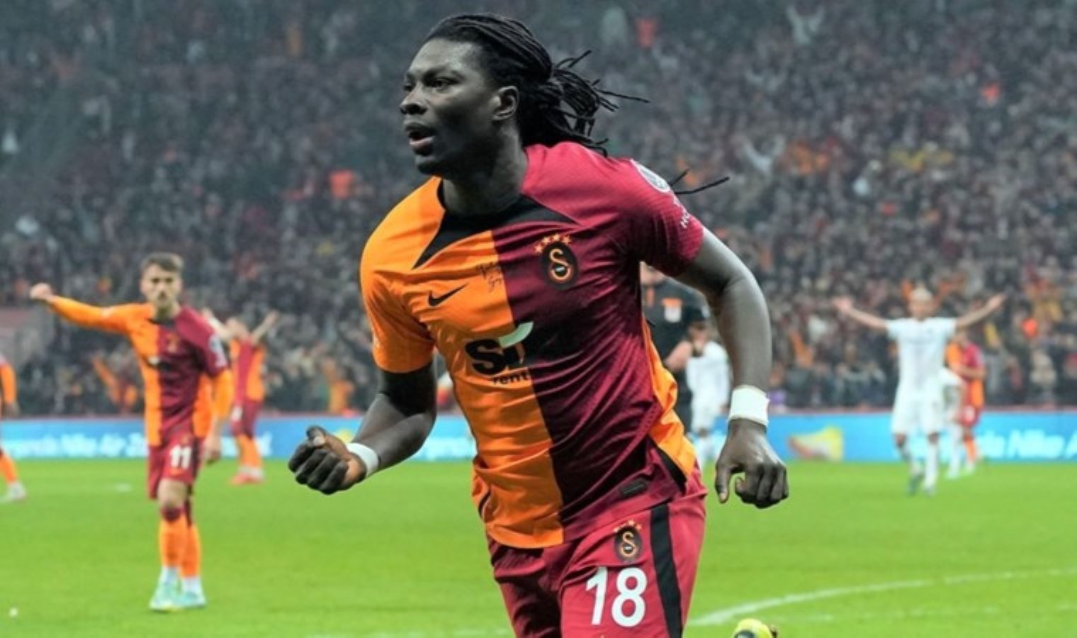 Bafetimbi Gomis’ten futbola veda!