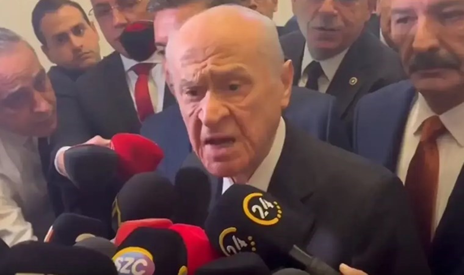 Bahçeli’nin azarladığı gazeteci konuştu: ‘Tebrik eden MHP’liler oldu’