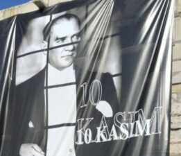 Belediyeden tepki çeken afiş: Atatürk parmaklıklar arkasında!