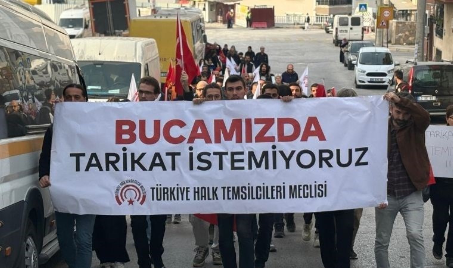 Buca’da tarikat isyanı: Mahallemizde tarikat istemiyoruz