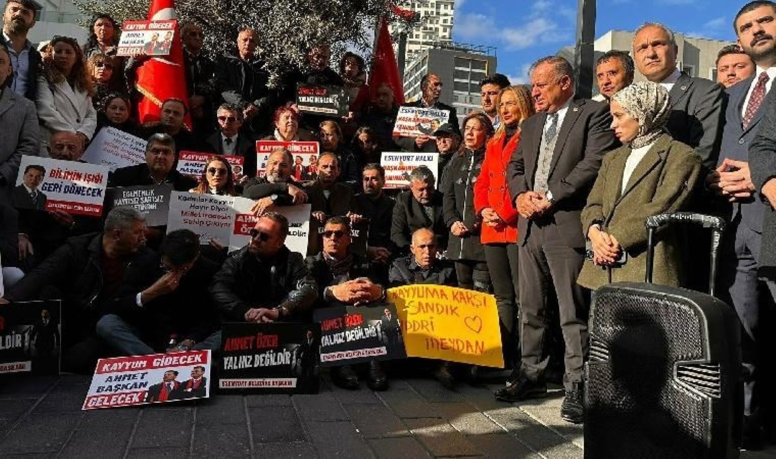 CHP, Esenyurt’taki “Demokrasi Nöbeti”ni büyütüyor… Kayyum uygulaması için medya takip kurulu oluşturdu