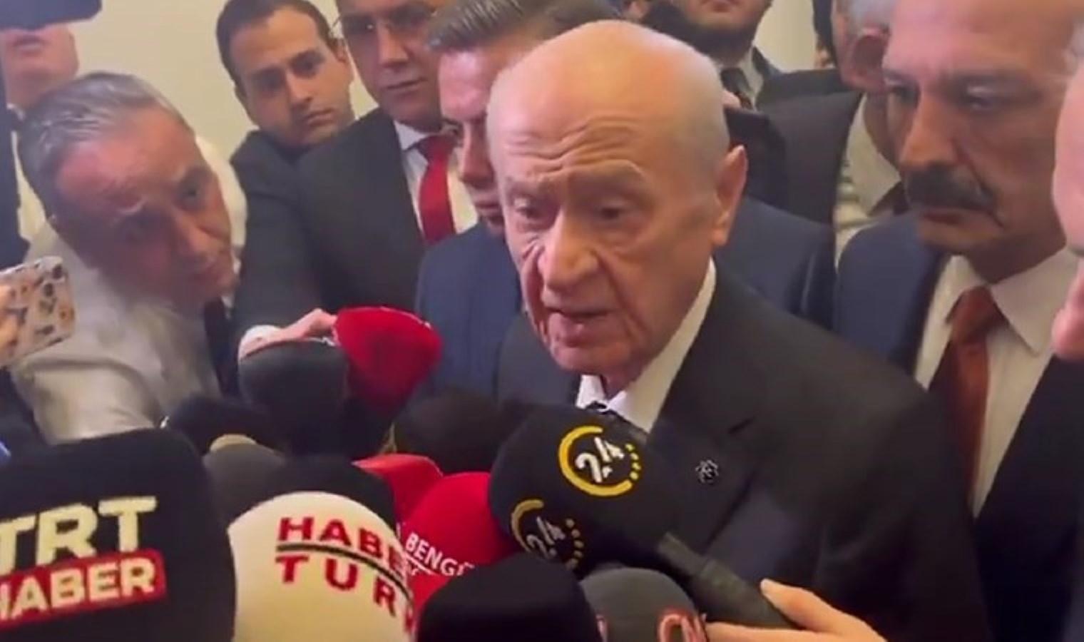 Devlet Bahçeli ‘Erdoğan’ sorusunu soran gazeteciyi azarladı: ‘Mesleğini bırak!’