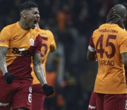 Eski Galatasaraylı Patrick van Aanholt’un yeni takımı belli oldu!