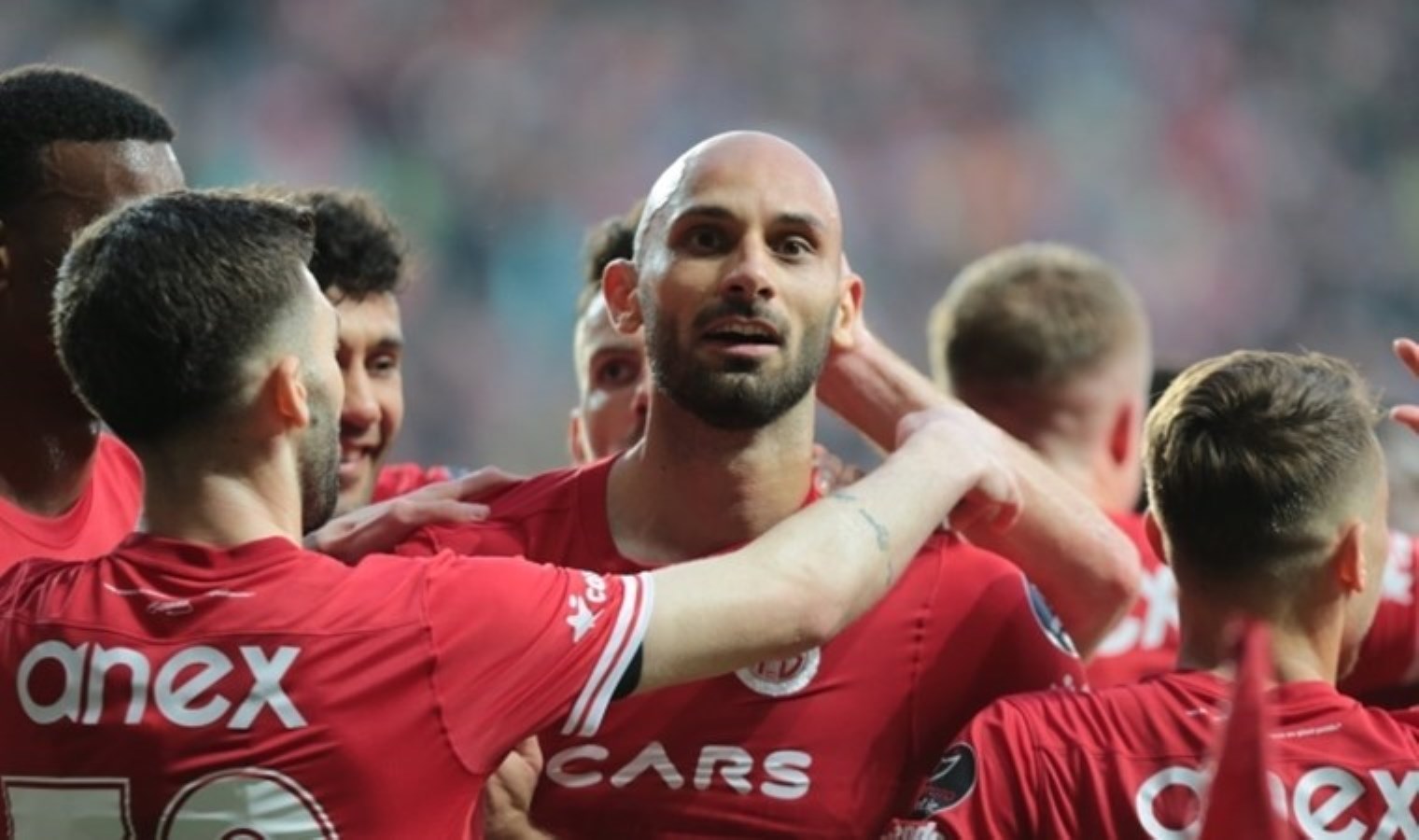 Eski milli futbolcu Ömer Toprak’tan emeklilik kararı!