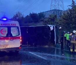 İstanbul’da yolcu otobüsü devrildi: Ölü ve yaralılar var!