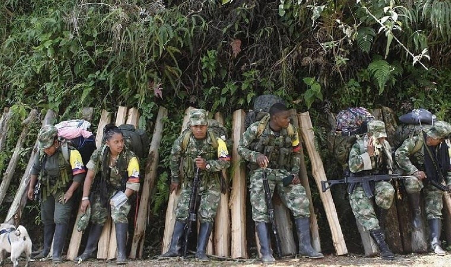 Kolombiya’dan eski FARC üyelerine operasyon: 10 kişi öldü