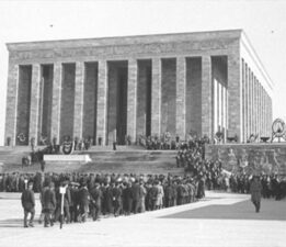 MSB paylaştı: Geçmişten bugüne Anıtkabir fotoğrafları