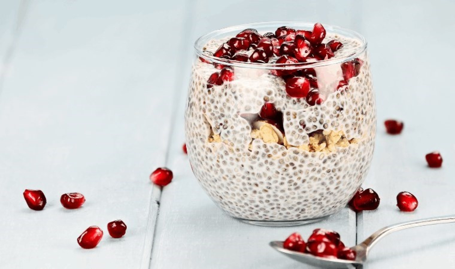 Sağlıklı bir tatlı keyfi! Nar ve chai ikilisini buluşturan chia pudding tarifi…