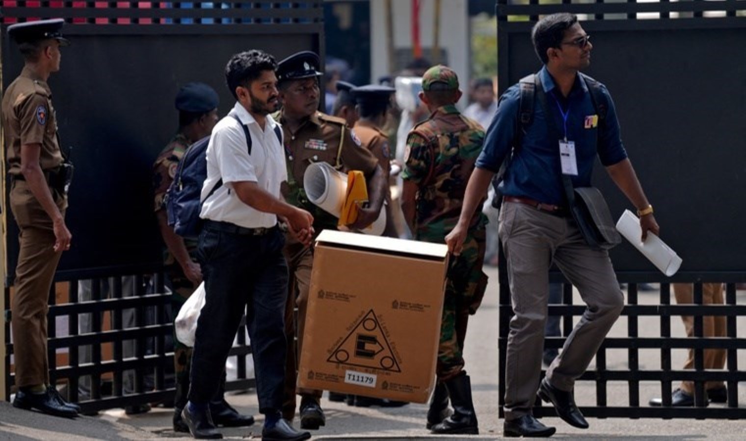 Sri Lanka’da halk sandık başına gitti