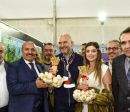 Süleyman Soylu, İstanbul’da yurttaşlara Taşköprü sarımsağı dağıttı