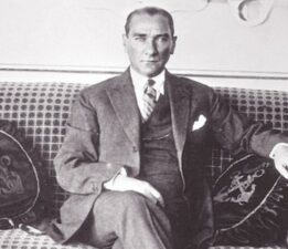 Ünlü isimlerin ’10 Kasım Atatürk’ü Anma Günü’ paylaşımları