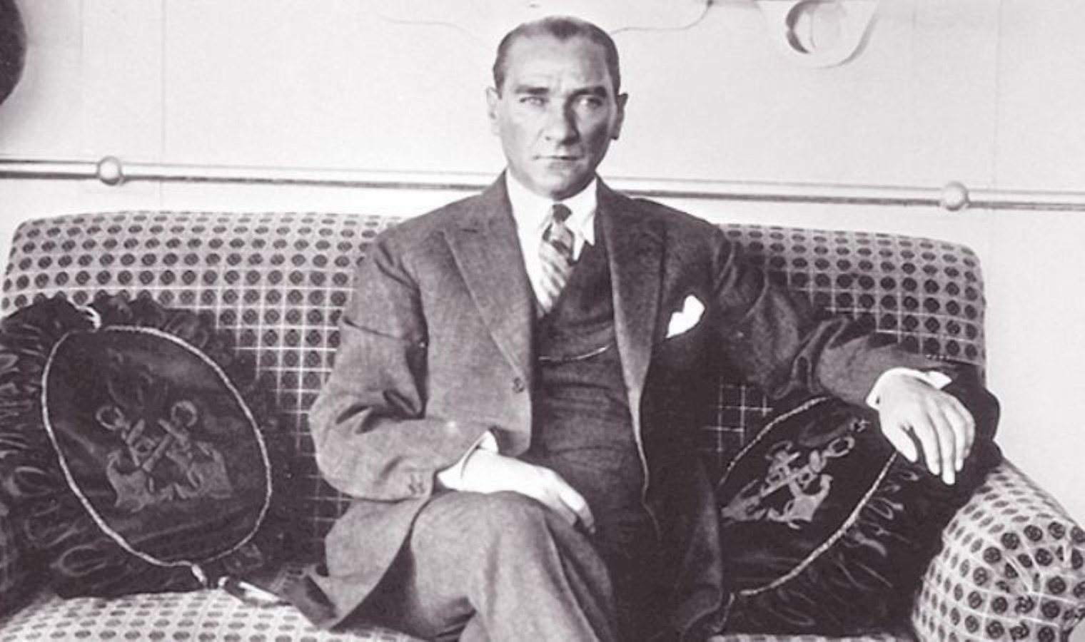 Ünlü isimlerin ’10 Kasım Atatürk’ü Anma Günü’ paylaşımları